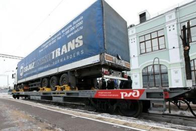 Тестовая отправка автомобильного грузового прицепа на контрейлерной платформе из Калининграда