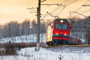 На первый план выходит синоним